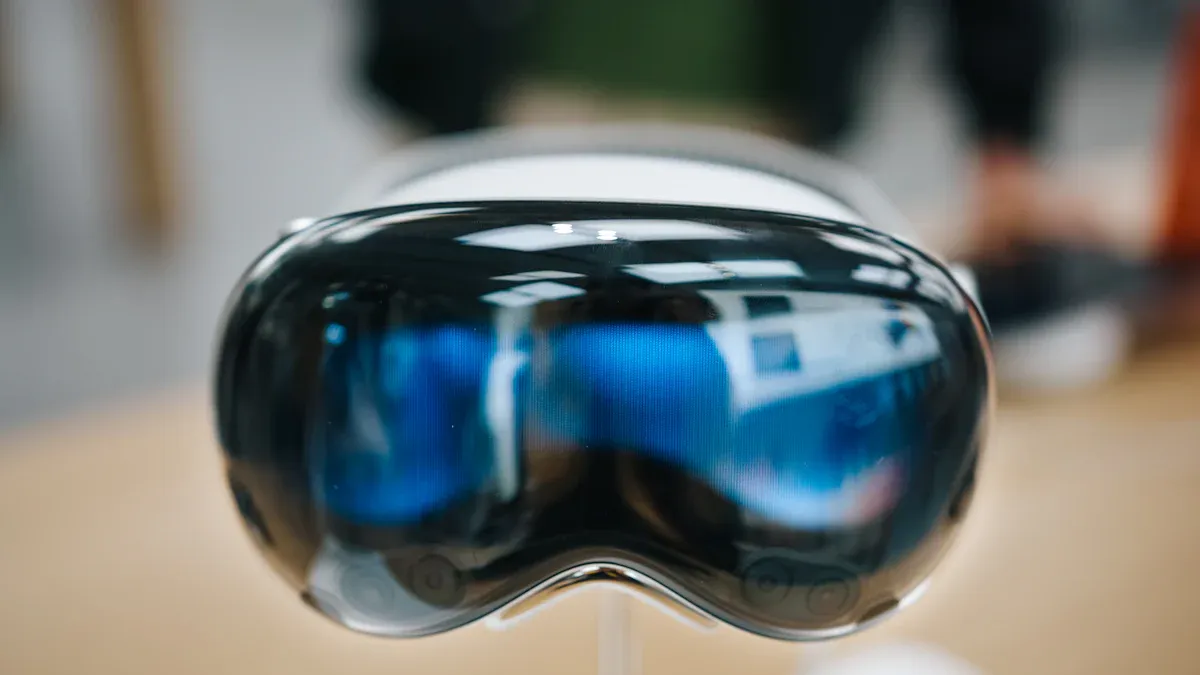 How Smart Glasses Work with Heads-Up Displays